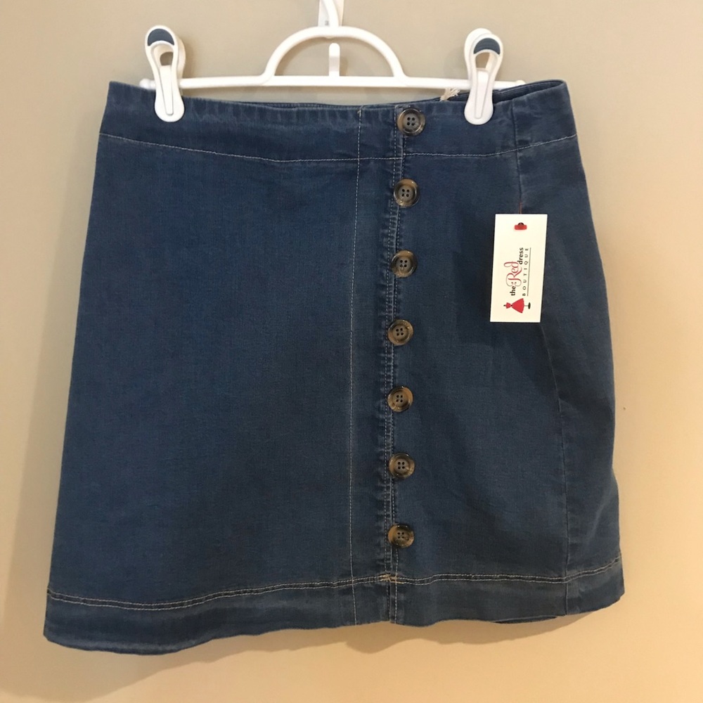 Cute denim skirt!